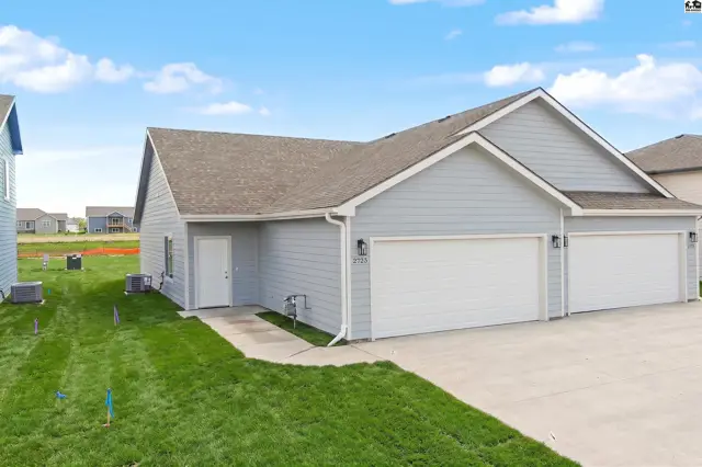 Photo of 2723 Amelia Ln, Salina, KS