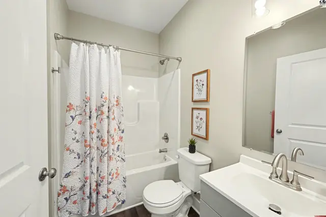 Photo of 2725 Amelia Ln, Salina, KS