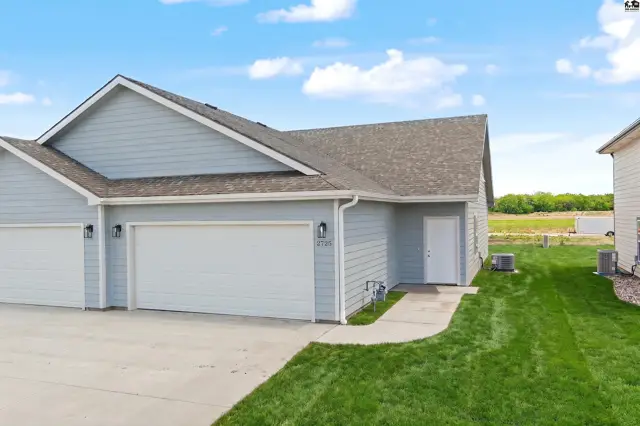 Photo of 2725 Amelia Ln, Salina, KS