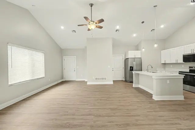 Photo of 2725 Amelia Ln, Salina, KS