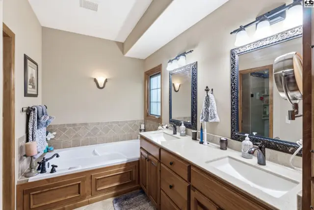 Photo of 4 Waterbrook Ter, South Hutchinson, KS