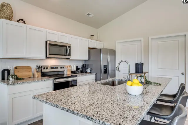 Photo of 1049 Clubhouse Dr, McPherson, KS