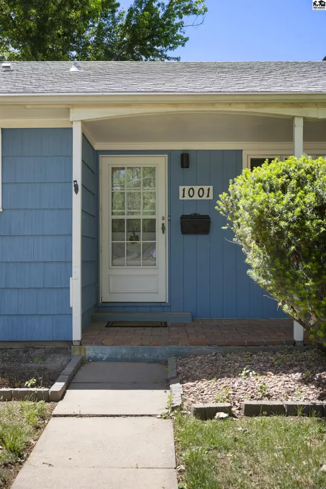 Photo of 1001 Tobias Dr, Lyons, KS
