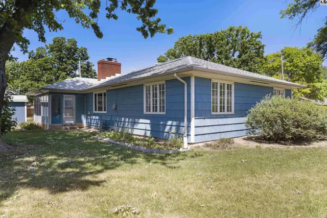 Photo of 1001 Tobias Dr, Lyons, KS