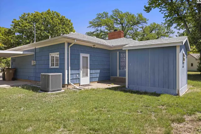 Photo of 1001 Tobias Dr, Lyons, KS