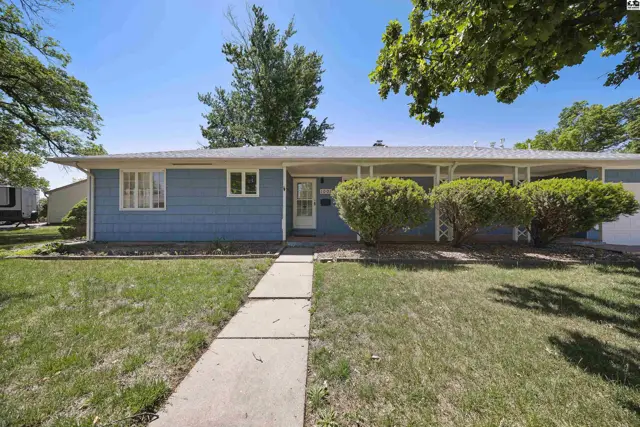 Photo of 1001 Tobias Dr, Lyons, KS