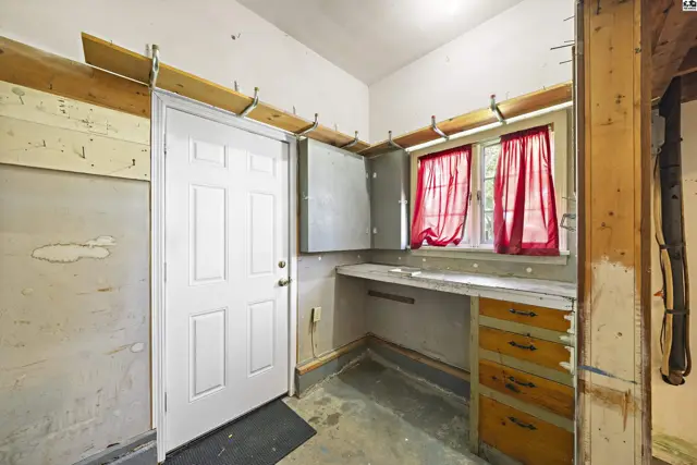 Photo of 1001 Tobias Dr, Lyons, KS