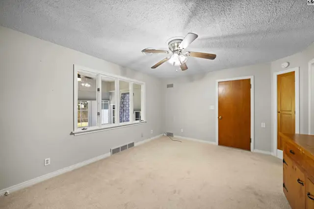 Photo of 1001 Tobias Dr, Lyons, KS