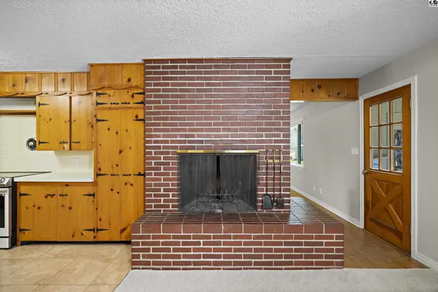 Photo of 1001 Tobias Dr, Lyons, KS