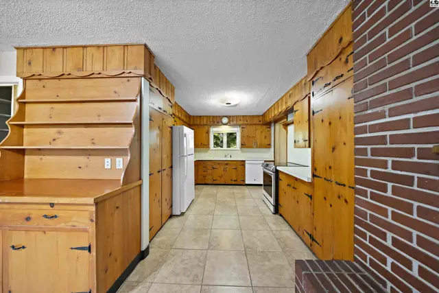 Photo of 1001 Tobias Dr, Lyons, KS