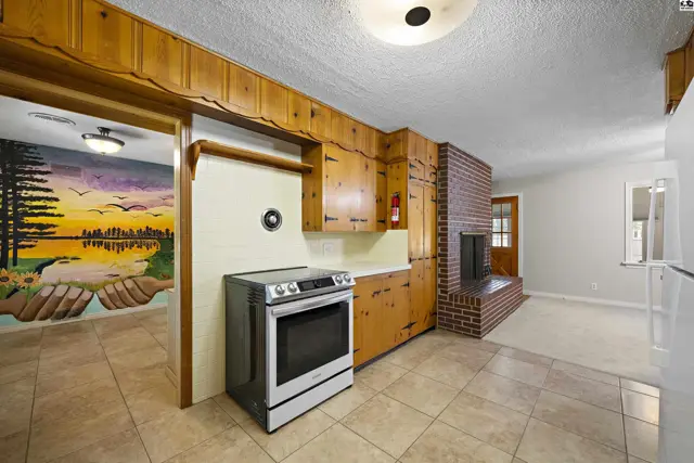 Photo of 1001 Tobias Dr, Lyons, KS