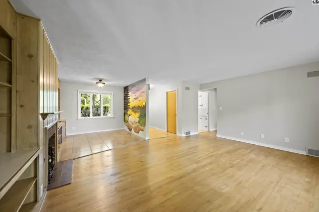 Photo of 1001 Tobias Dr, Lyons, KS