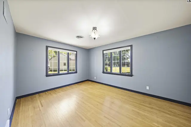 Photo of 1001 Tobias Dr, Lyons, KS