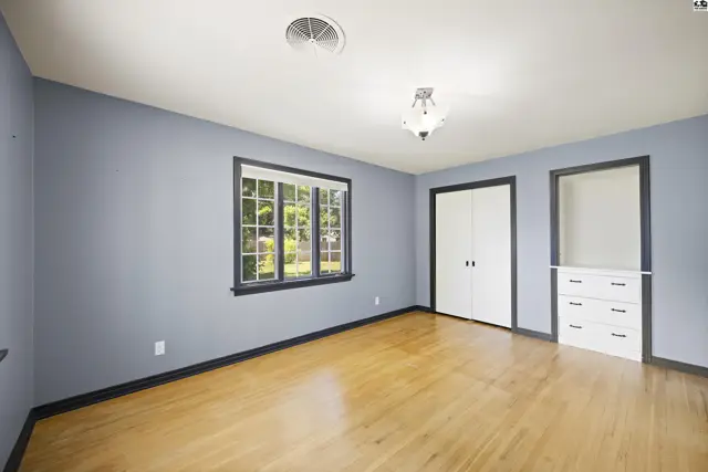Photo of 1001 Tobias Dr, Lyons, KS
