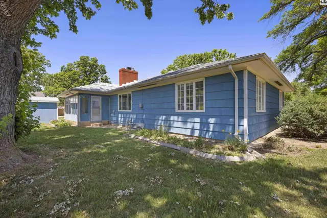Photo of 1001 Tobias Dr, Lyons, KS