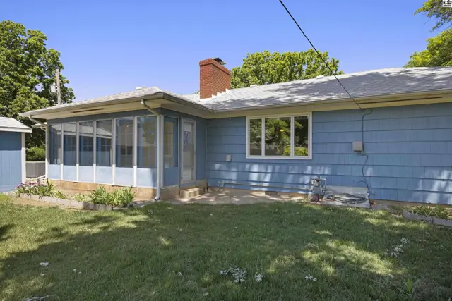 Photo of 1001 Tobias Dr, Lyons, KS