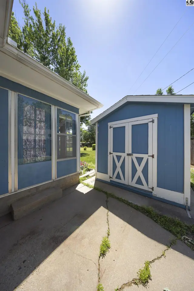 Photo of 1001 Tobias Dr, Lyons, KS