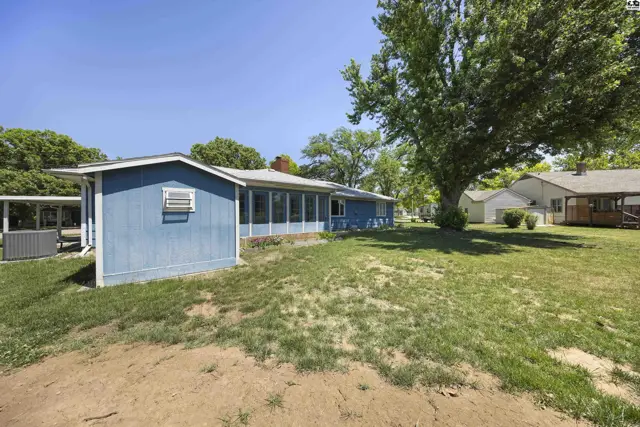 Photo of 1001 Tobias Dr, Lyons, KS