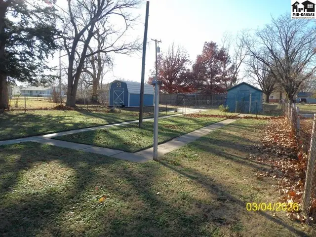Photo of 215 S Garfield Ave, Lyons, KS