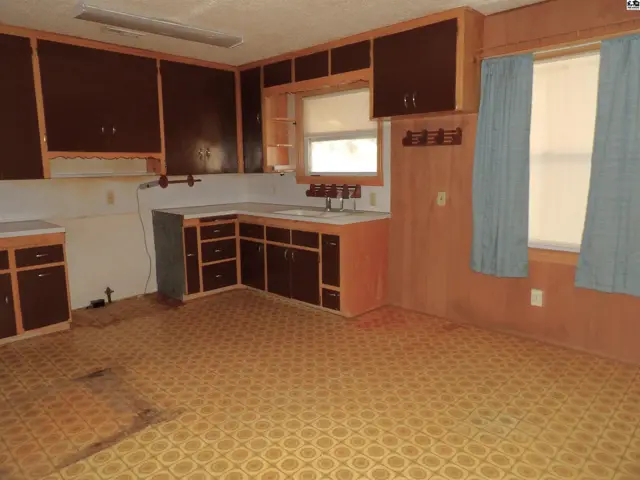 Photo of 215 S Garfield Ave, Lyons, KS