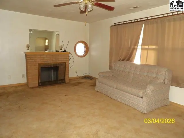 Photo of 215 S Garfield Ave, Lyons, KS