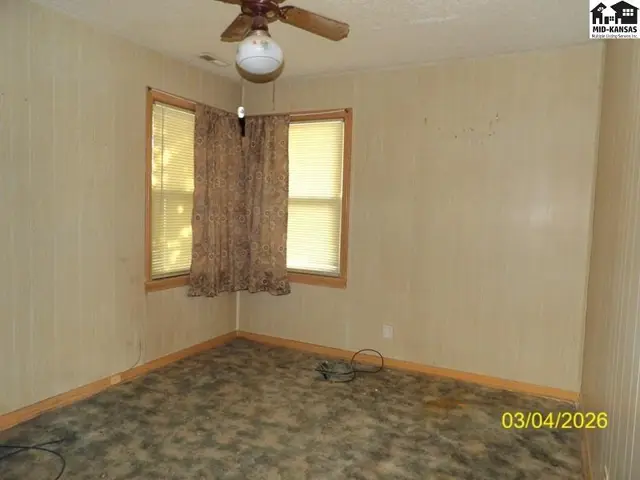 Photo of 215 S Garfield Ave, Lyons, KS