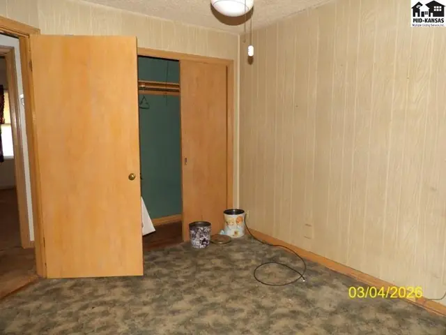 Photo of 215 S Garfield Ave, Lyons, KS