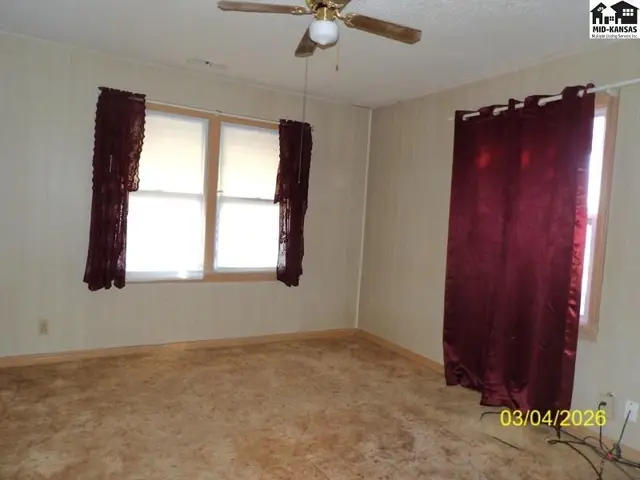 Photo of 215 S Garfield Ave, Lyons, KS
