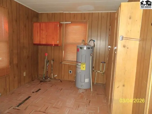 Photo of 215 S Garfield Ave, Lyons, KS