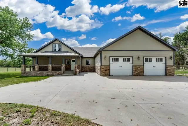 Photo of 1006 E 69th Ave, Hutchinson, KS