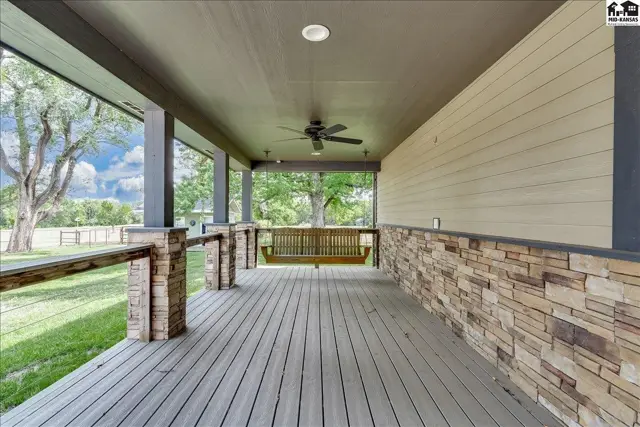 Photo of 1006 E 69th Ave, Hutchinson, KS
