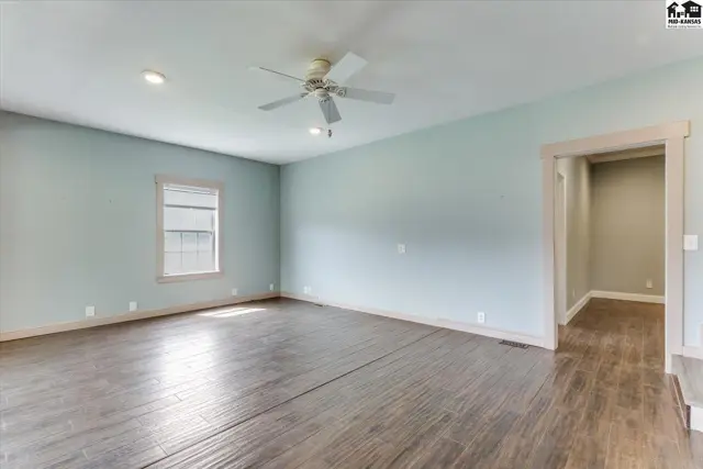 Photo of 1006 E 69th Ave, Hutchinson, KS