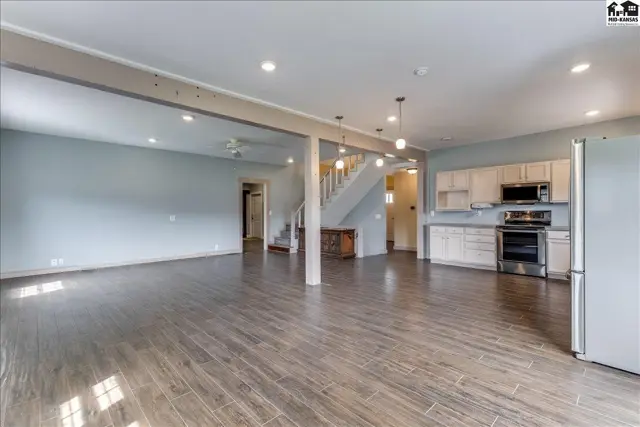 Photo of 1006 E 69th Ave, Hutchinson, KS