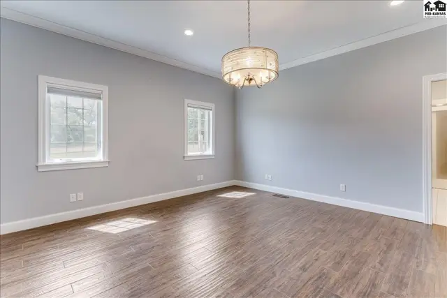 Photo of 1006 E 69th Ave, Hutchinson, KS