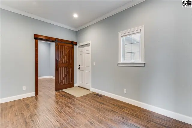 Photo of 1006 E 69th Ave, Hutchinson, KS