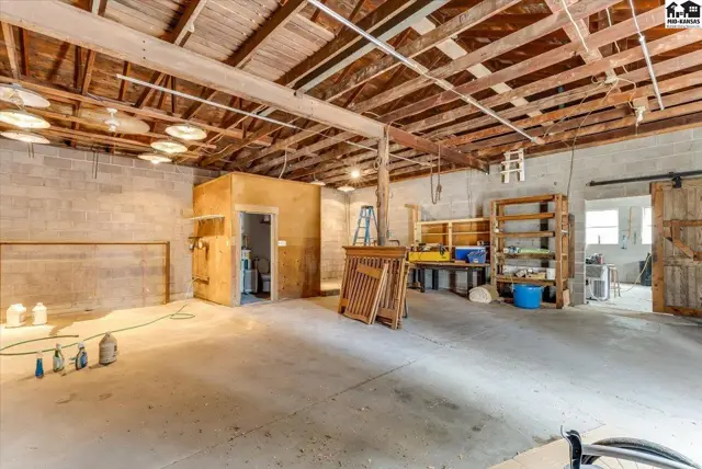 Photo of 1006 E 69th Ave, Hutchinson, KS