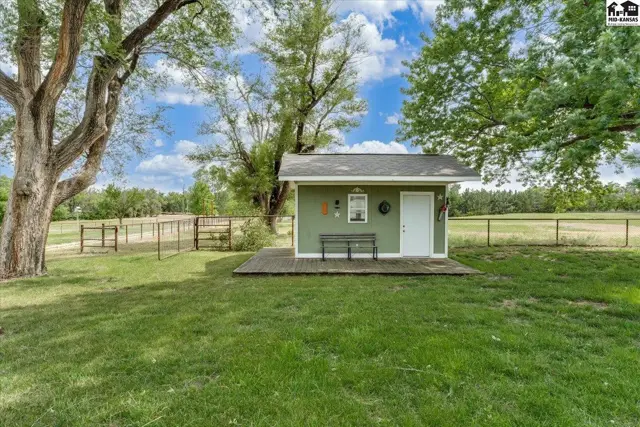 Photo of 1006 E 69th Ave, Hutchinson, KS