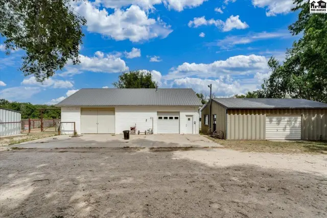 Photo of 1006 E 69th Ave, Hutchinson, KS
