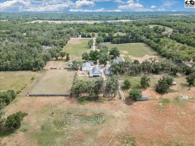 Photo of 1006 E 69th Ave, Hutchinson, KS