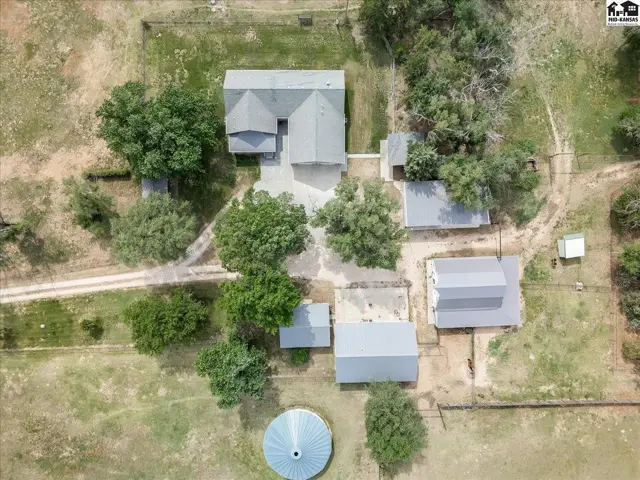 Photo of 1006 E 69th Ave, Hutchinson, KS