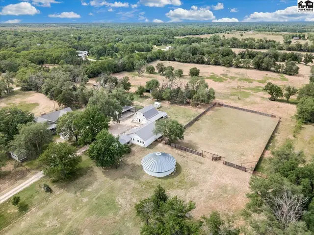 Photo of 1006 E 69th Ave, Hutchinson, KS