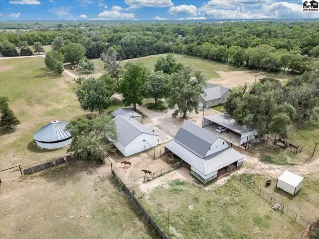 Photo of 1006 E 69th Ave, Hutchinson, KS