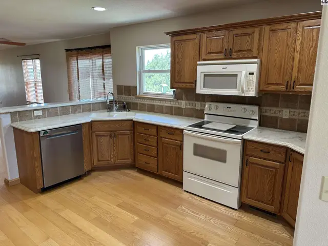 Photo of 10350 SW Lakeview Dr, Pratt, KS