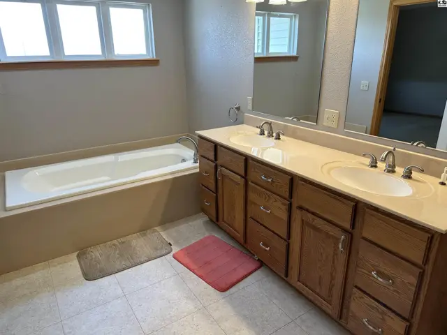 Photo of 10350 SW Lakeview Dr, Pratt, KS