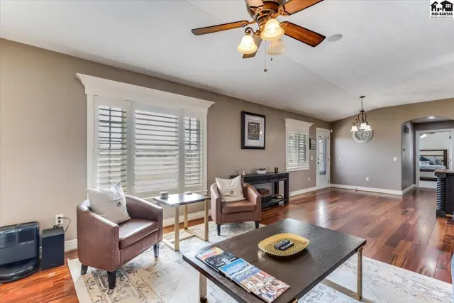 Photo of 1310 N Wilshire Dr, Hutchinson, KS