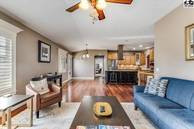 Photo of 1310 N Wilshire Dr, Hutchinson, KS