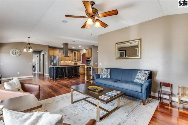 Photo of 1310 N Wilshire Dr, Hutchinson, KS