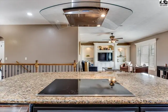 Photo of 1310 N Wilshire Dr, Hutchinson, KS