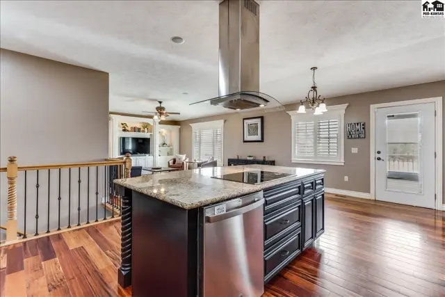 Photo of 1310 N Wilshire Dr, Hutchinson, KS