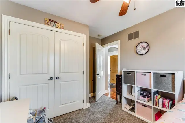 Photo of 1310 N Wilshire Dr, Hutchinson, KS